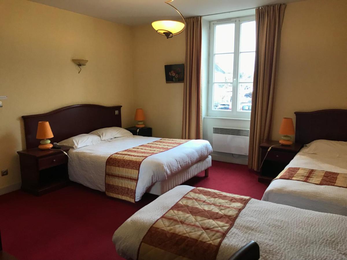 Logis Hotel Saint-Joseph Sancoins Екстер'єр фото