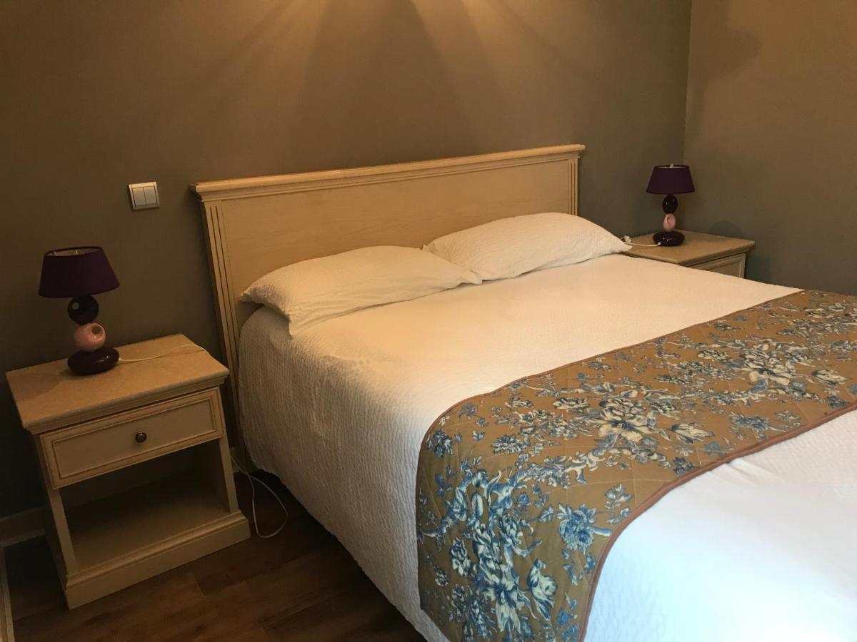 Logis Hotel Saint-Joseph Sancoins Екстер'єр фото