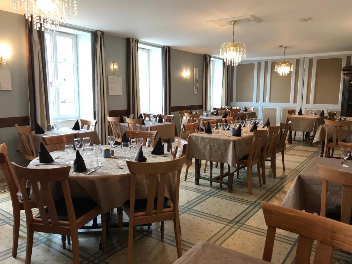 Logis Hotel Saint-Joseph Sancoins Екстер'єр фото